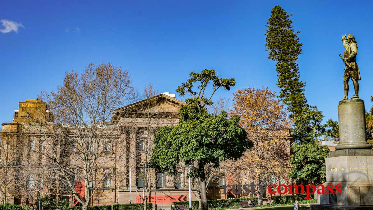 Captain Cook directs to rAustralian Museum, Sydney